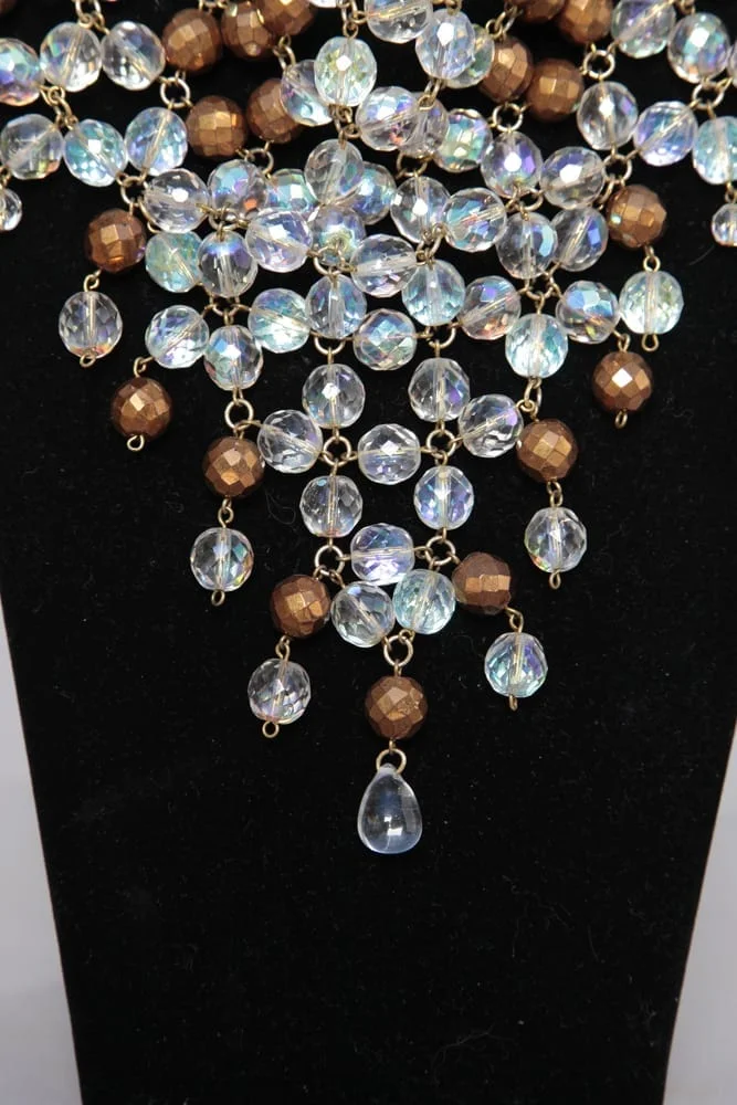 Collier en perles de verre transparentes irisées et marron – Image 2