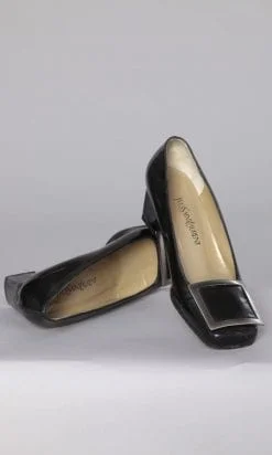 Paire de chaussures en cuir Yves Saint Laurent