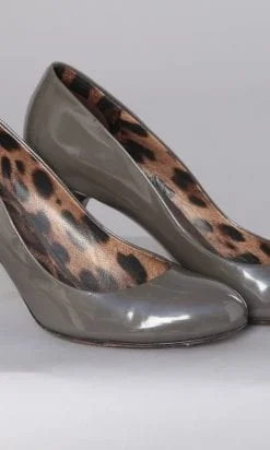 Alternative view of Paire d'escarpins en verni marron