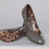 Paire d'escarpins en verni marron