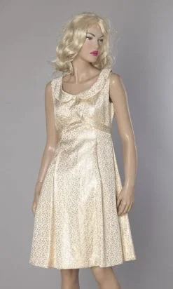 Robe 1960 en satin broché or