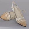 Paire de chaussures 1960 en cuir blanc et beige