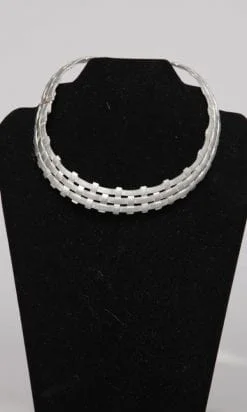 Collier en métal argenté brossé Yves-Saint-Laurent