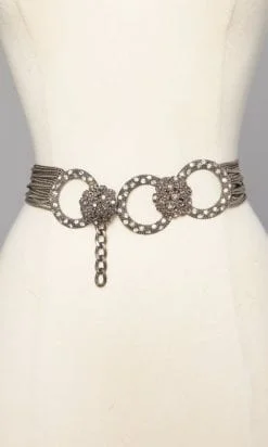 Ceinture en chaînes argentées et boucles strassées