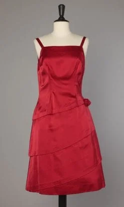 Robe en satin rouge 1950 - 1960