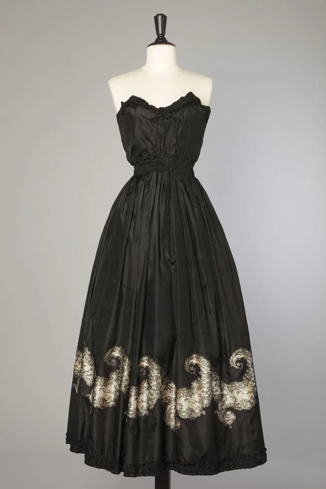 Robe bustier en faille de soie noire et dentelle