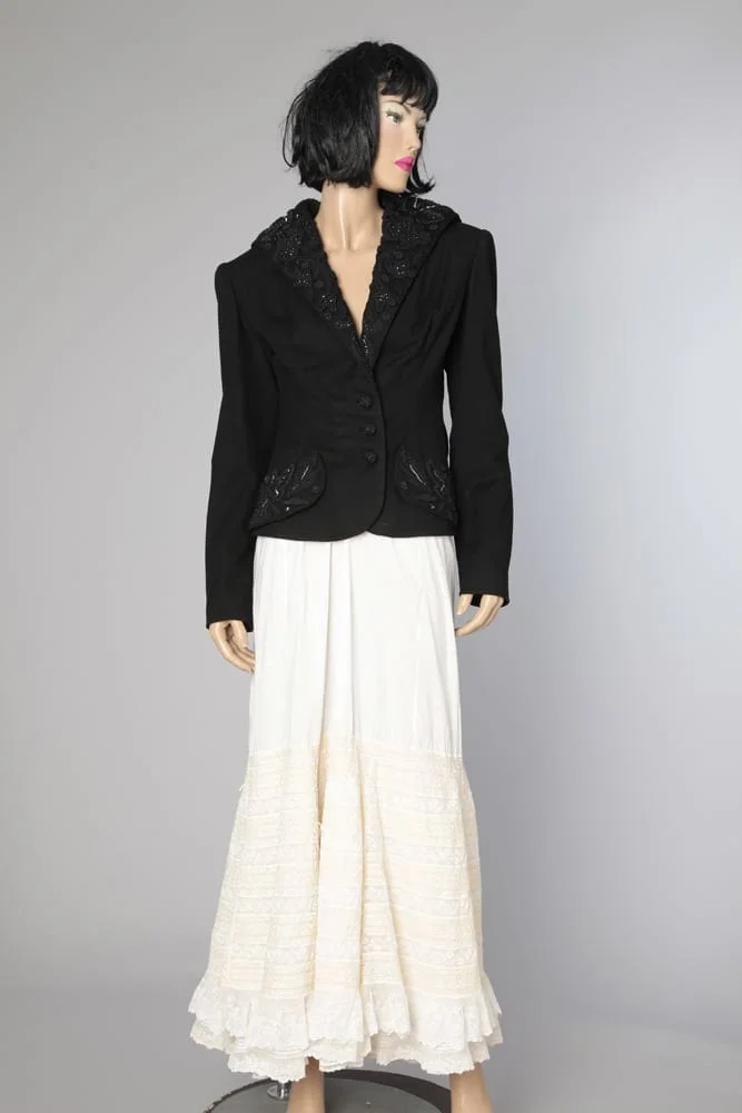 Veste en drap de laine noire brodé de pailletes et cordonnet