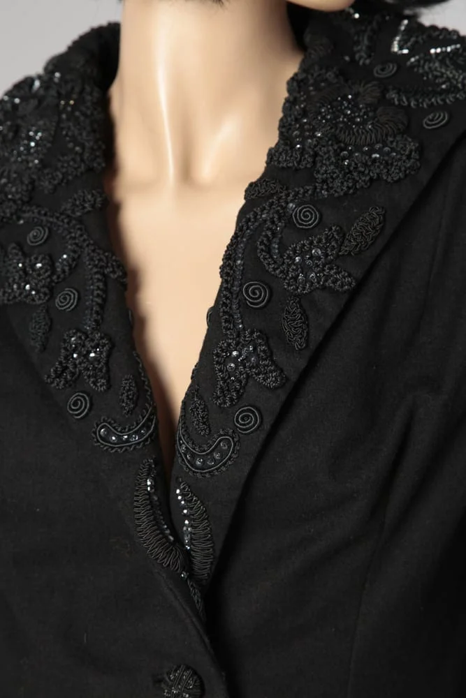 Veste en drap de laine noire brodé de pailletes et cordonnet – Image 3