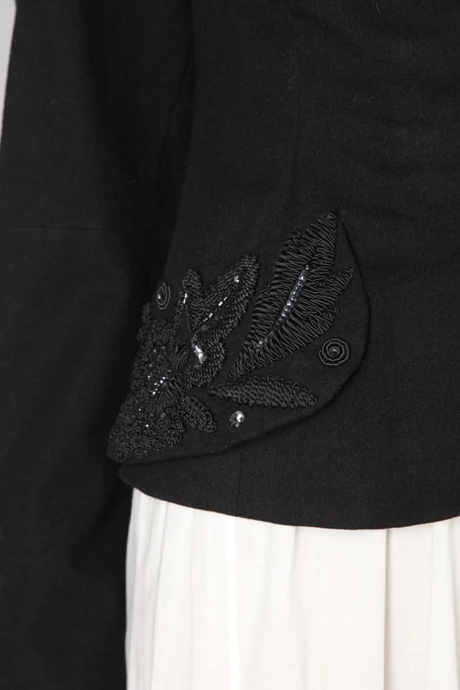 Veste en drap de laine noire brodé de pailletes et cordonnet – Image 4
