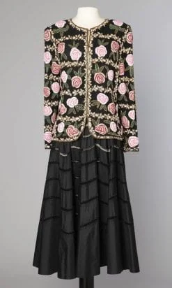 Veste noire brodée de motifs de fleurs en perles 1980
