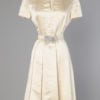 Robe en satin ivoire 1950 et boucle en strass