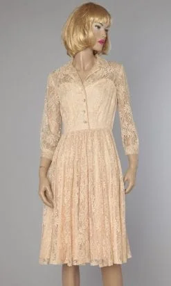Robe 1950 - 1960 en dentelle rose