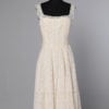 Robe en linon et dentelle 1950