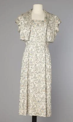 Robe 1960 de cocktail en satin brodée et boléro