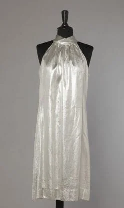 Robe en satin argent 1970