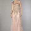 Robe longue en satin rose et tulle brodée de perles