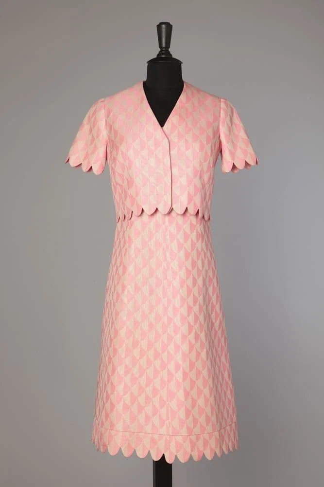 Tailleur robe et boléro rose et blanc 1960