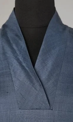 Alternative view of Robe en soie sauvage bleu 1950