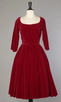 Robe 1950 en velours rouge