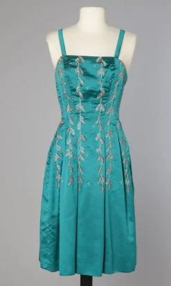 Robe 1960 en satin turquoise brodée de perles et strass