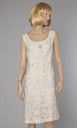 Robe 1960 blanche brodée de perles