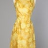 Robe en soie jaune à motifs de fleurs