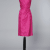 Robe 1960 en satin de soie damassé rose fuchsia