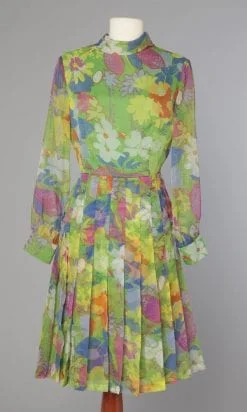 Robe 1960 - 1970 en voile de nylon imprimé