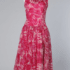 Robe 1950 en mousseline de nylon imprimé rose et rouge