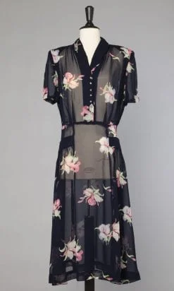 Robe 1940 en mousseline marine imprimée de fleurs