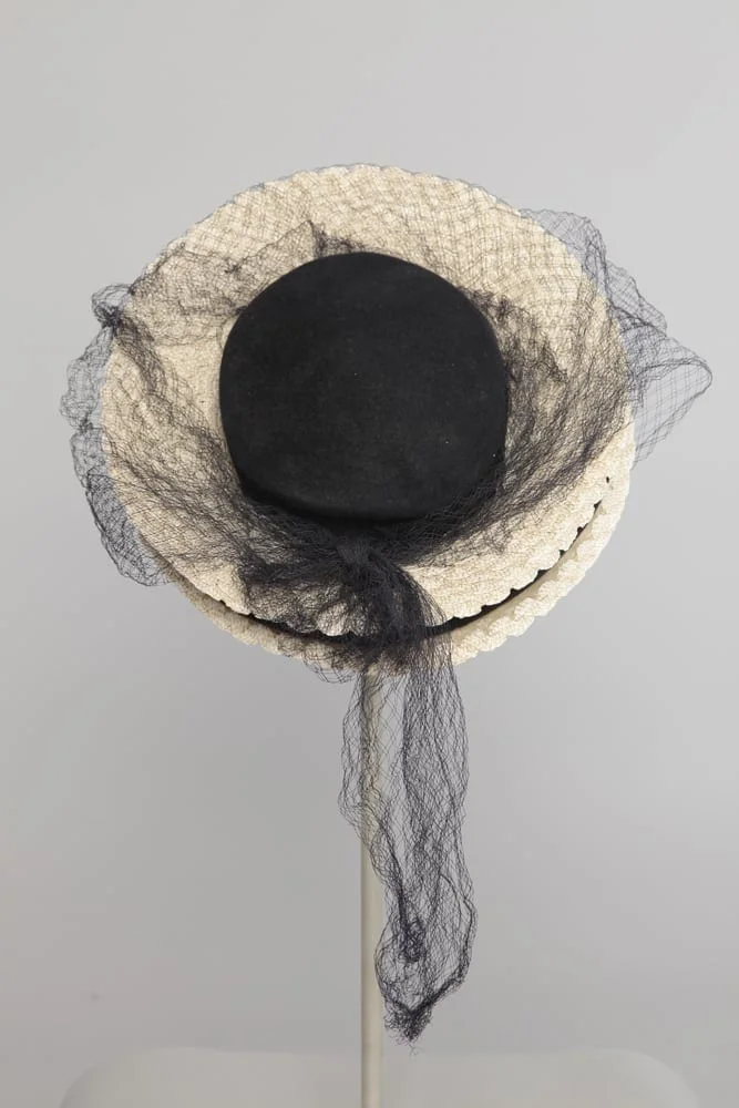 Chapeau 1930-1940 en paille blanche et feutre marine – Image 3