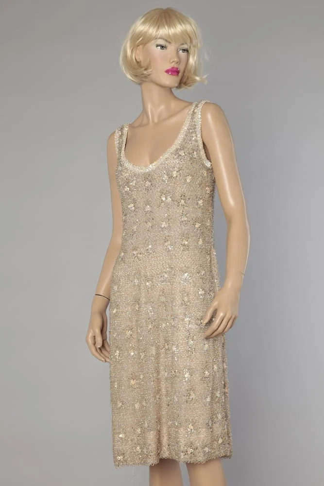 Robe 1960 en tulle entièrement brodée de perles et strass