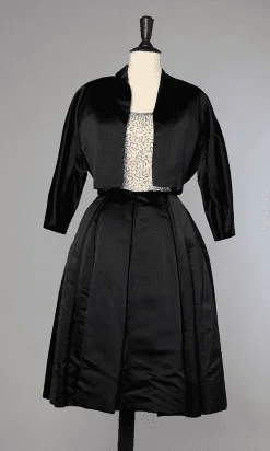 Robe du soir en satin duchesse et broderies de perles 1950