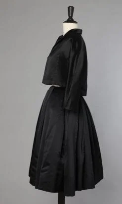 Alternative view of Robe du soir en satin duchesse et broderies de perles 1950