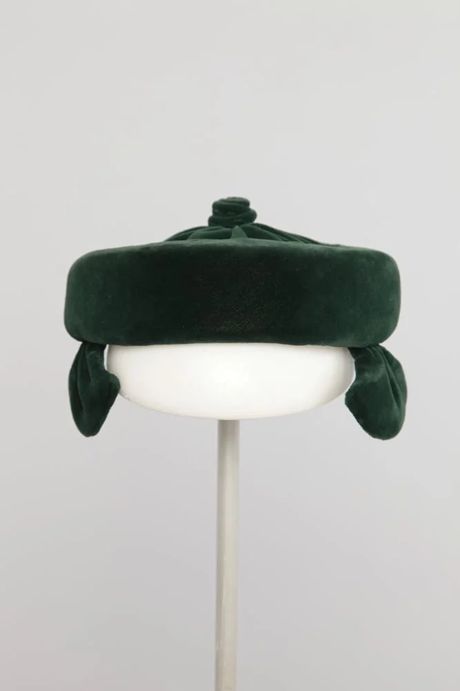 Chapeau 1950 en velours vert – Image 2