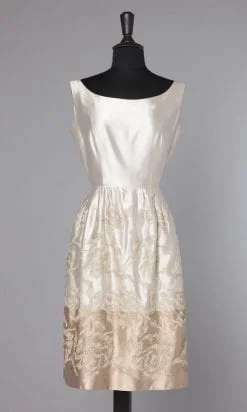 Robe 1960 en satin duchesse brodée