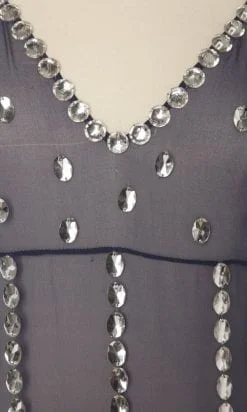 Alternative view of Robe en mousseline de soie bleu marine cousue de cabochons en strass