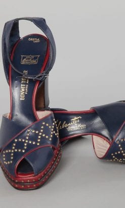 Paire de chaussures en cuir marine et rouge 1940