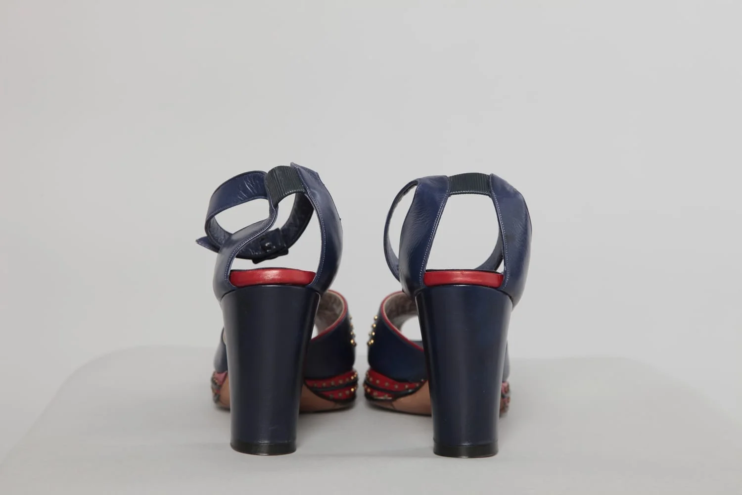 Paire de chaussures en cuir marine et rouge 1940 – Image 4
