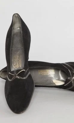 Paire de chaussures en daim 1930 et surpiqûres blanches
