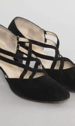 Alternative view of Paire de chaussures en daim noir 1930