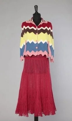 Cape courte en laine tricoté à motifs de zigzag 1960