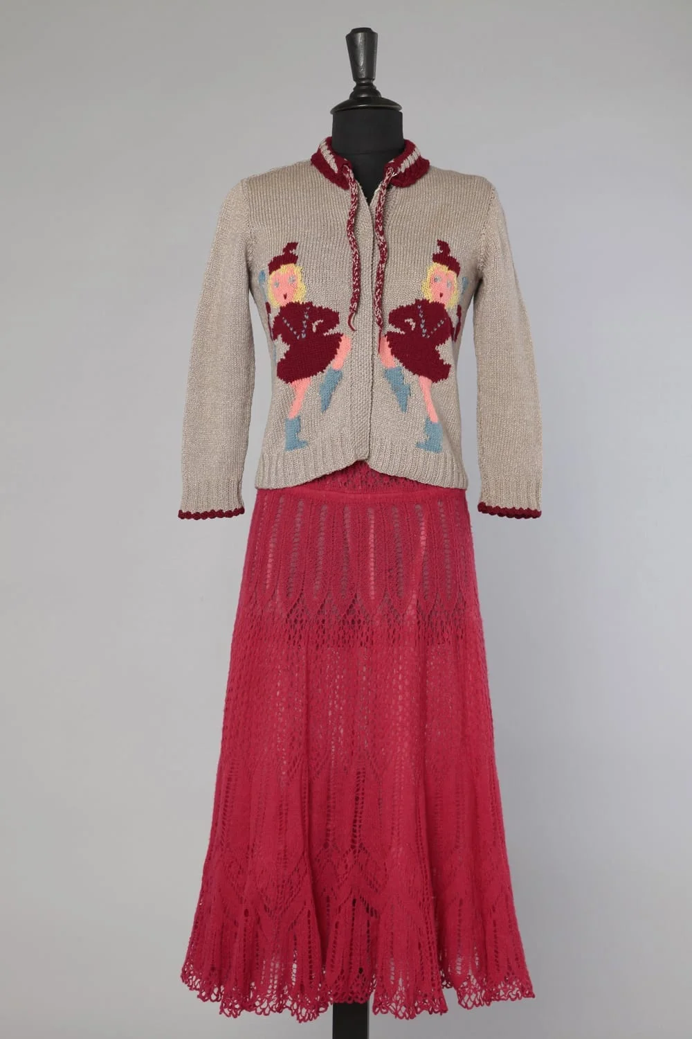 n1068_gilet_gris_petits_filles_patineuse_1950_pic001
