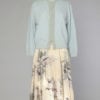 n1073_pull_laine_bleu_ciel_brode_perles_bleues_nacrees_1950_pic001