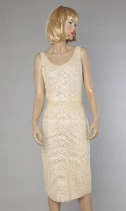 n1117_robe_tricot_ecrue_brodee_paillettes_trisees_1960_pic001