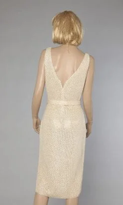 n1117_robe_tricot_ecrue_brodee_paillettes_trisees_1960_pic001
