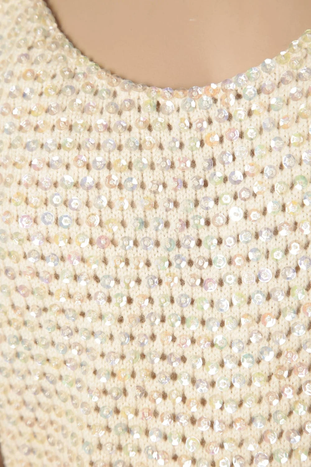 n1117_robe_tricot_ecrue_brodee_paillettes_trisees_1960_pic001