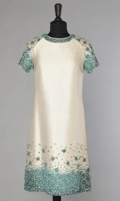 n1154_robe_soie_brodee_perles_paillettes_bleues_1960_pic001