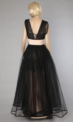 n1177_robe_longue_ball_tulle_noire_fond_rose_dentelle_noire_1950_pic001