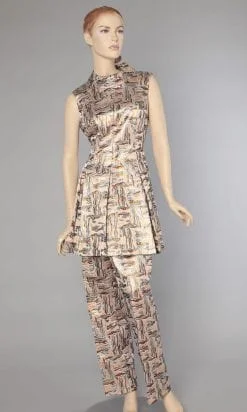 n1178_ensemble_tailleur_tunique_pantalon_lame_gris_argent_rose_1970_pic001